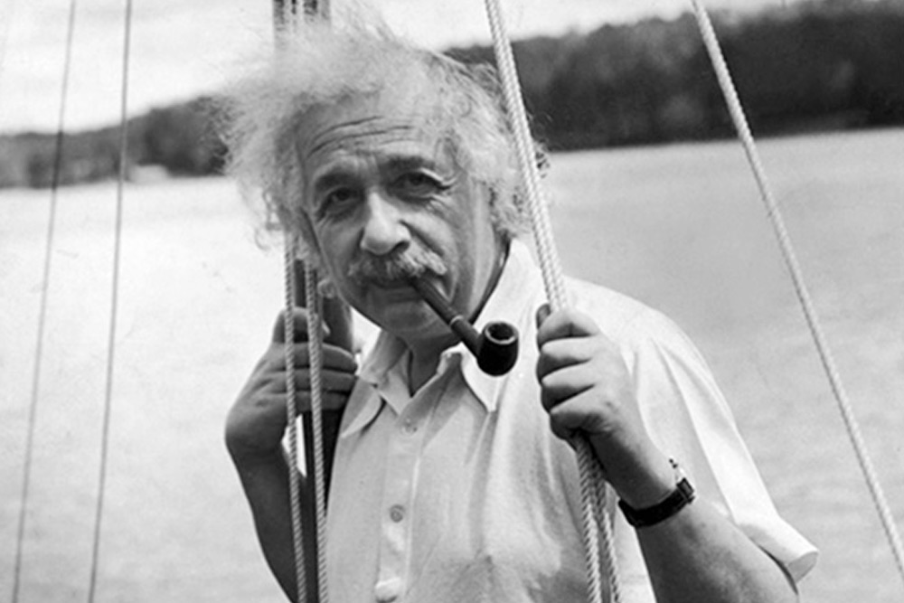 Einstein On Sailboat Billard Smoke Pipe