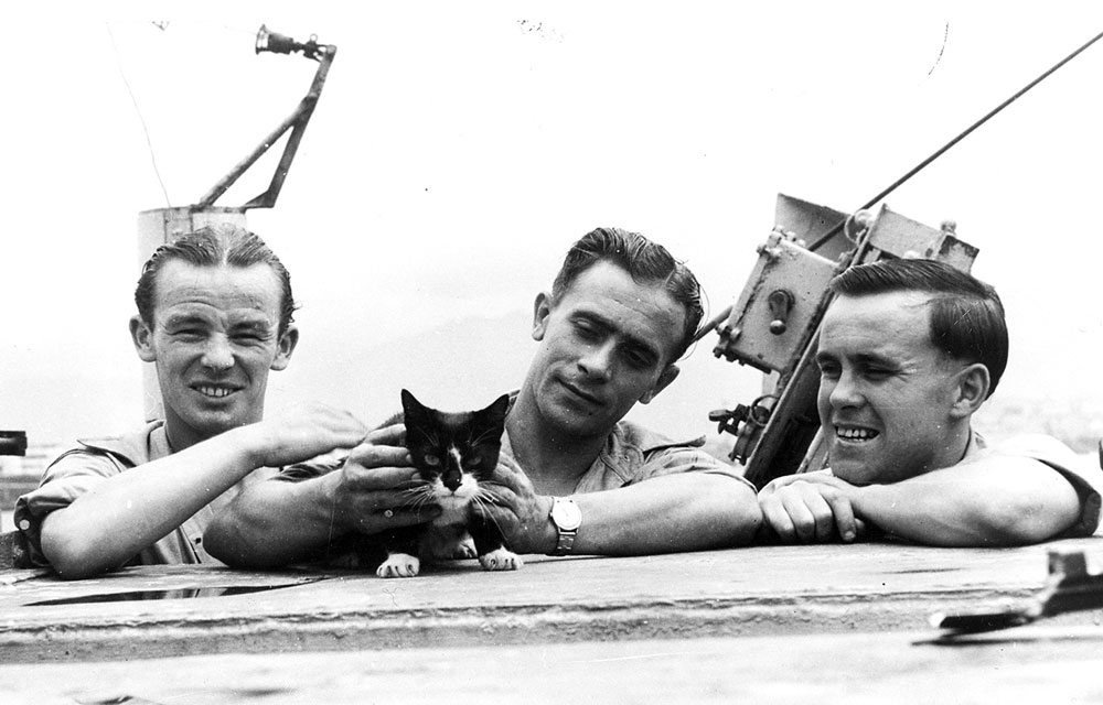 HMS Amethyst crew with Simon